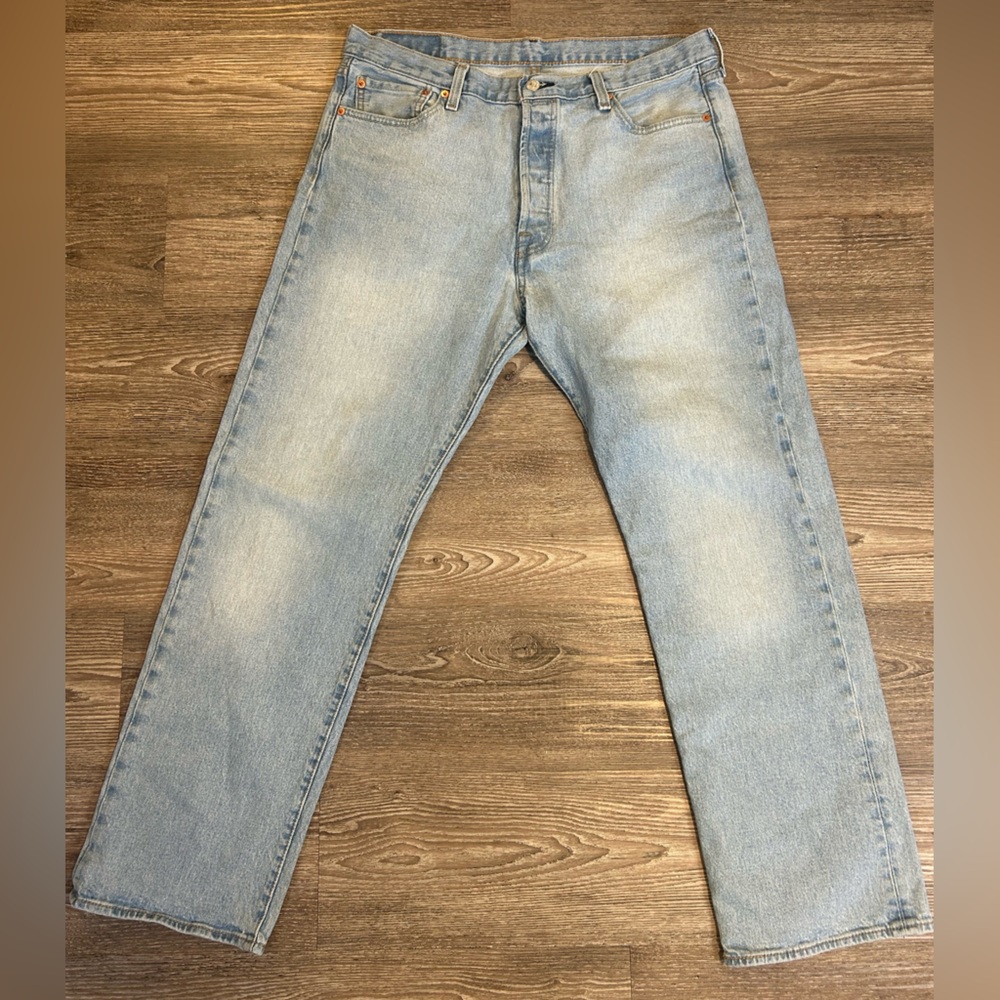 Levi’s 501 Original Fit Jeans Men’s 36x32 Light Wash Button Fly Straight Leg